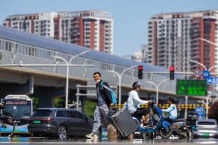 记者：切尔西计划在冬窗补强后卫、边锋和前锋等五个位置